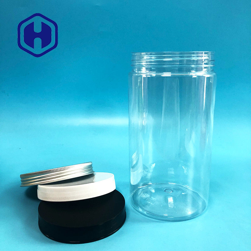 Los granos de café de las almendras de la palomitas de maíz se escapan el tarro plástico de la prueba con el tapón de tuerca